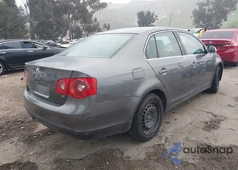 2005 Volkswagen Jetta A5 2.5L из США, поврежденный, VIN 3VWRG71K05M634941